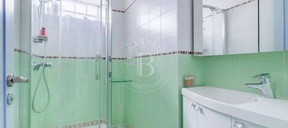 5 bedrooms Apartment in Paris, France No. 144672 14