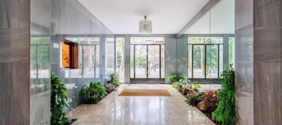 5 bedrooms Apartment in Paris, France No. 144672 15