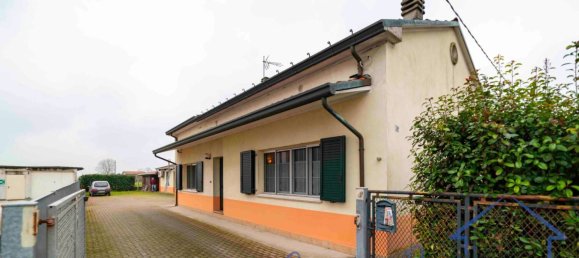 2 bedrooms Villa in Cervia, Italy No. 268535 5
