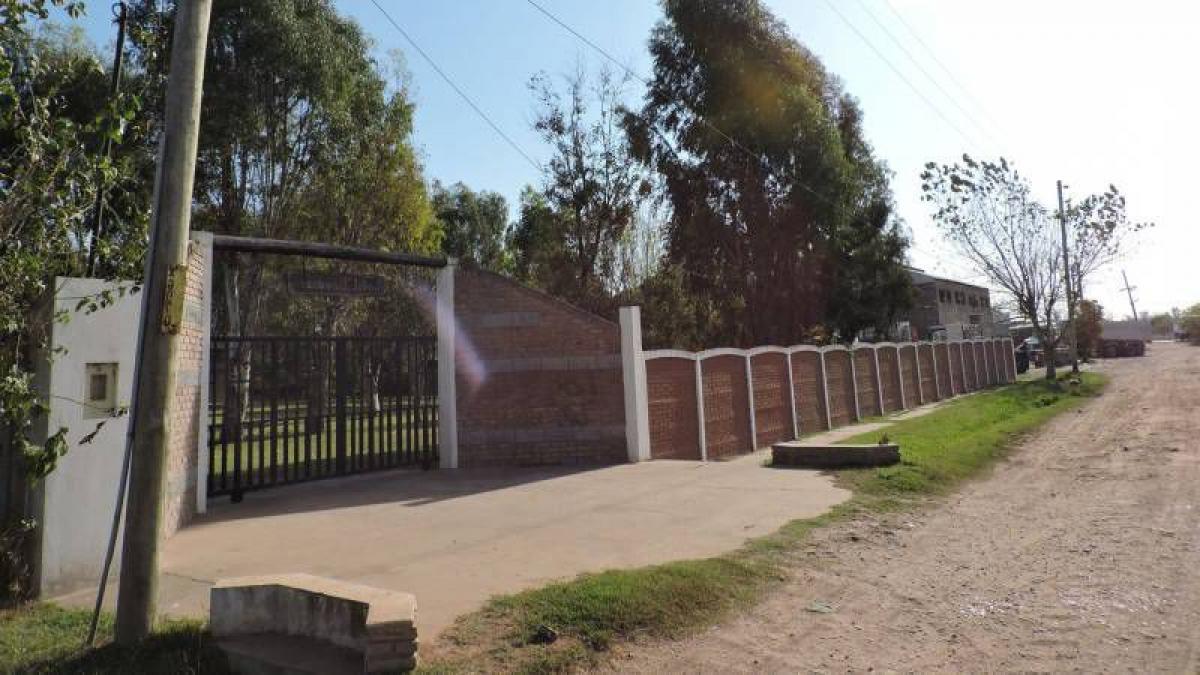 2 bedrooms Farm in Florencio Varela, Argentina No. 31093