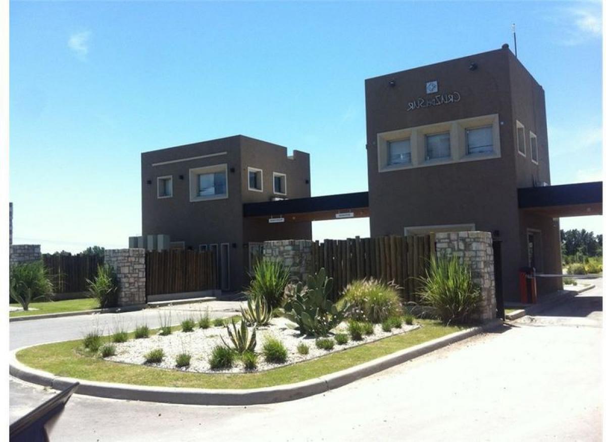  Land in Esteban Echeverria, Argentina No. 40094