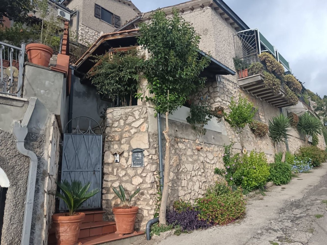 Casa de 8 dormitorios en Serrone, Italy No. 318627