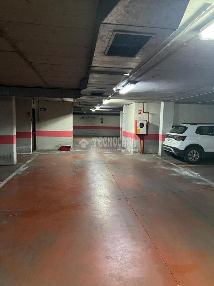 11m² Garage in Madrid, Spain No. 136994