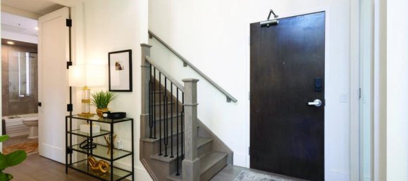 2 bedrooms Condo in Hamilton, Canada No. 113 2