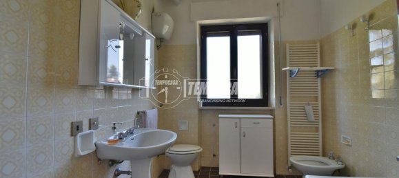 5-salle Appartement à Colmurano, Italy No. 5622 10