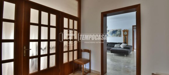 5-salle Appartement à Colmurano, Italy No. 5622 6