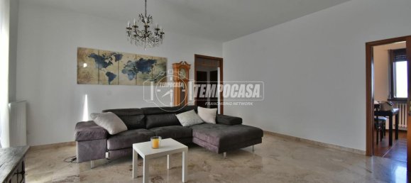 5-salle Appartement à Colmurano, Italy No. 5622 5