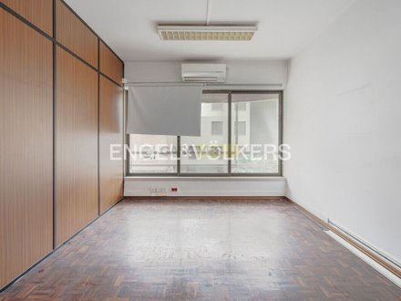 3 bedrooms Apartment in Lisbon, Portugal No. 10809