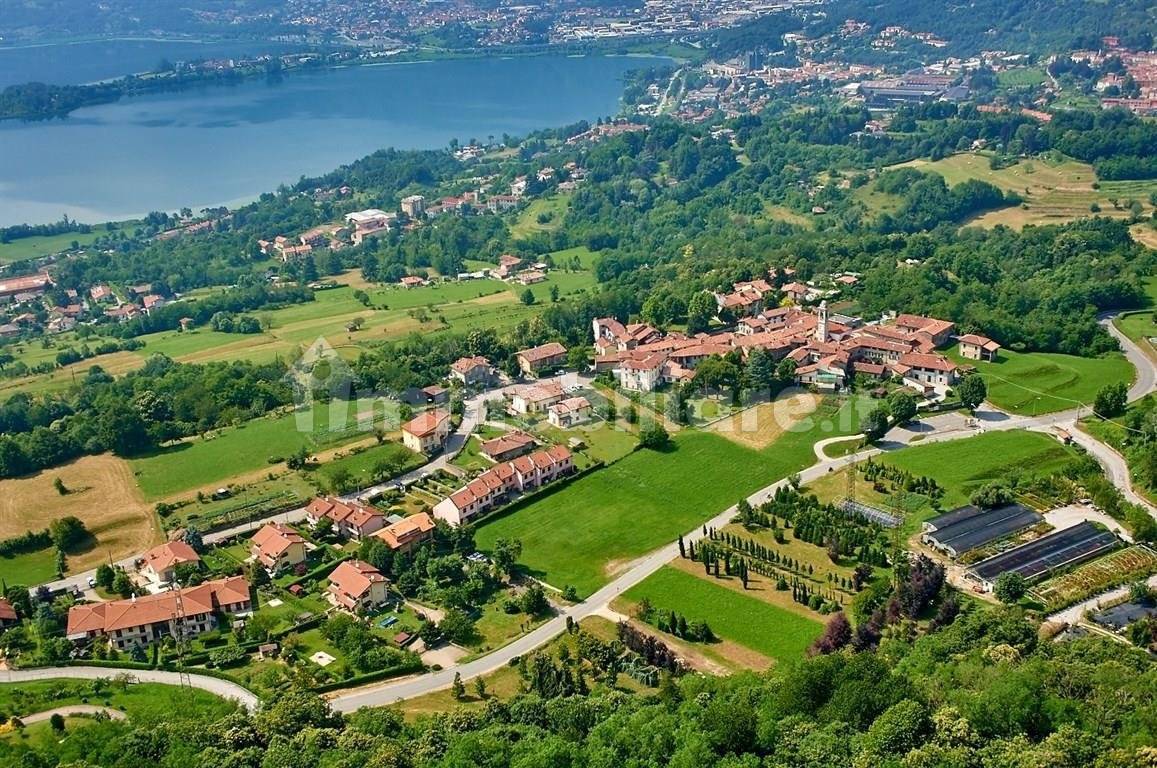 Terreno en Mandello del Lario, Italy 4480 m² No. 85520