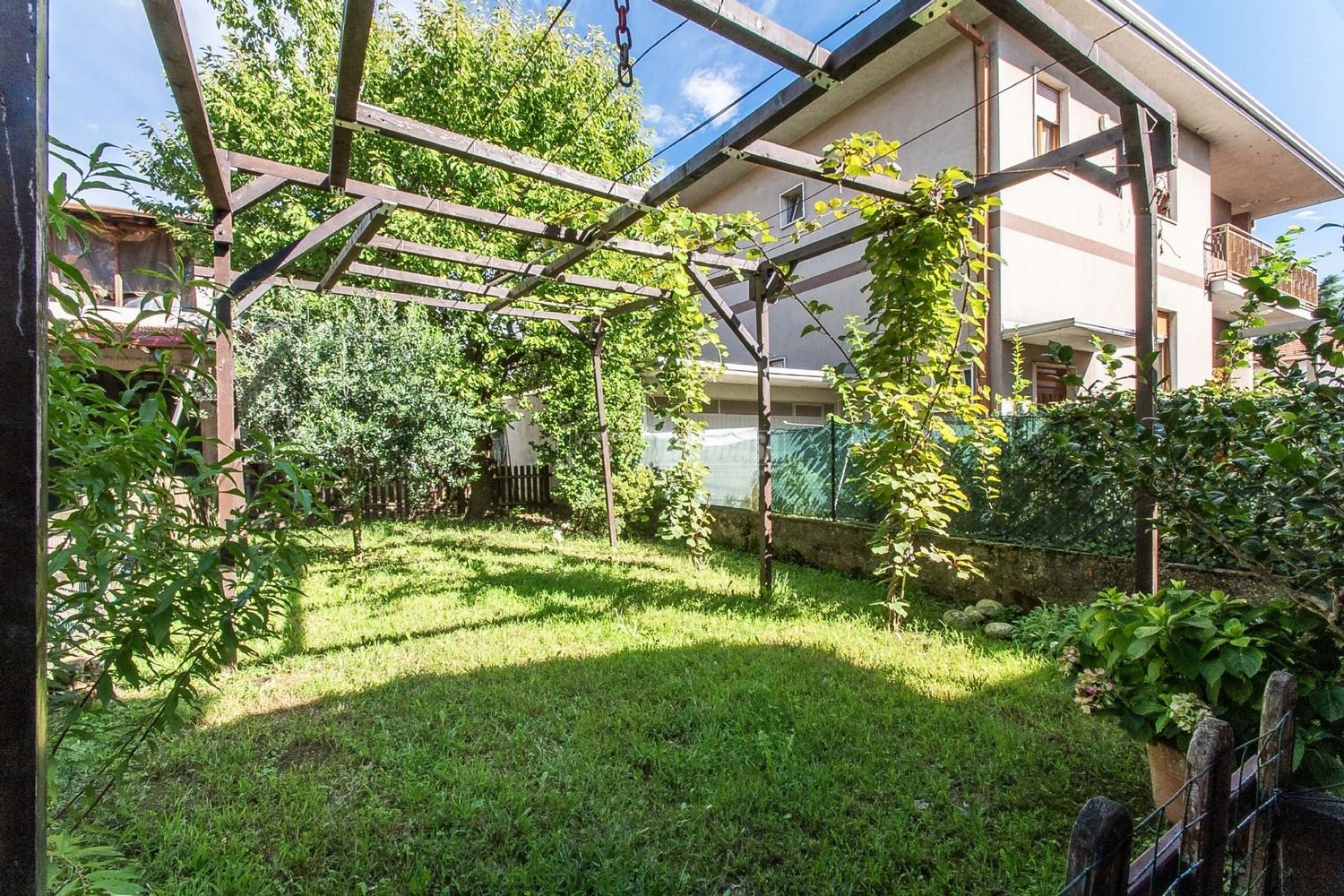 3 rooms House in Olgiate Olona, Italy No. 214897