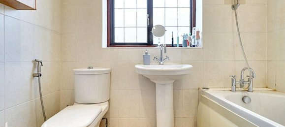 3 bedrooms Commercial property in Hayes, United Kingdom No. 5058 10