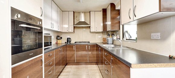 3 bedrooms Commercial property in Hayes, United Kingdom No. 5058 6