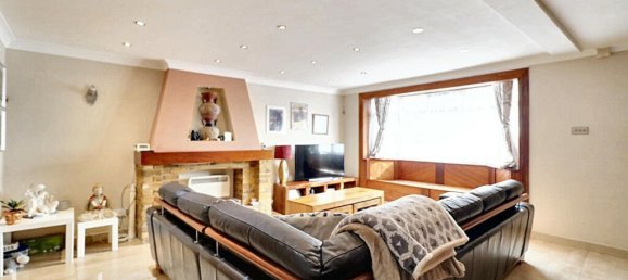 3 bedrooms Commercial property in Hayes, United Kingdom No. 5058 4