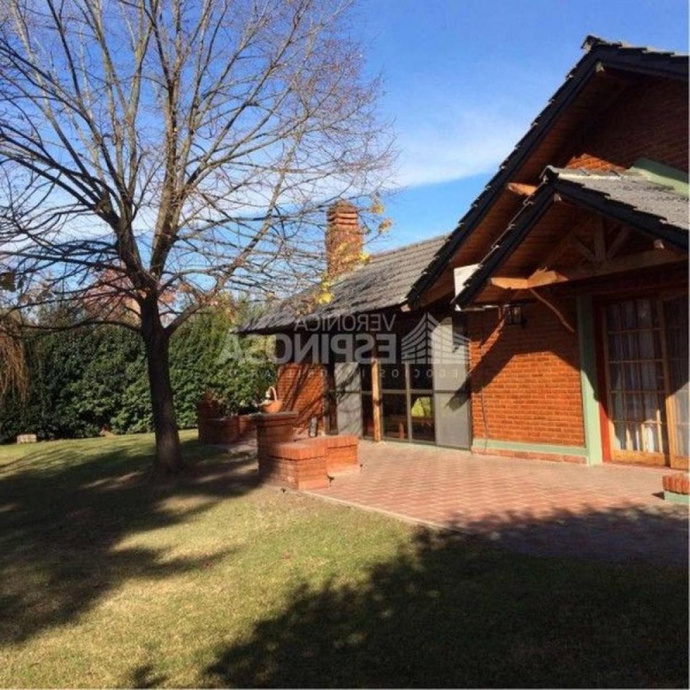 4 bedrooms House in Moreno, Argentina No. 93348