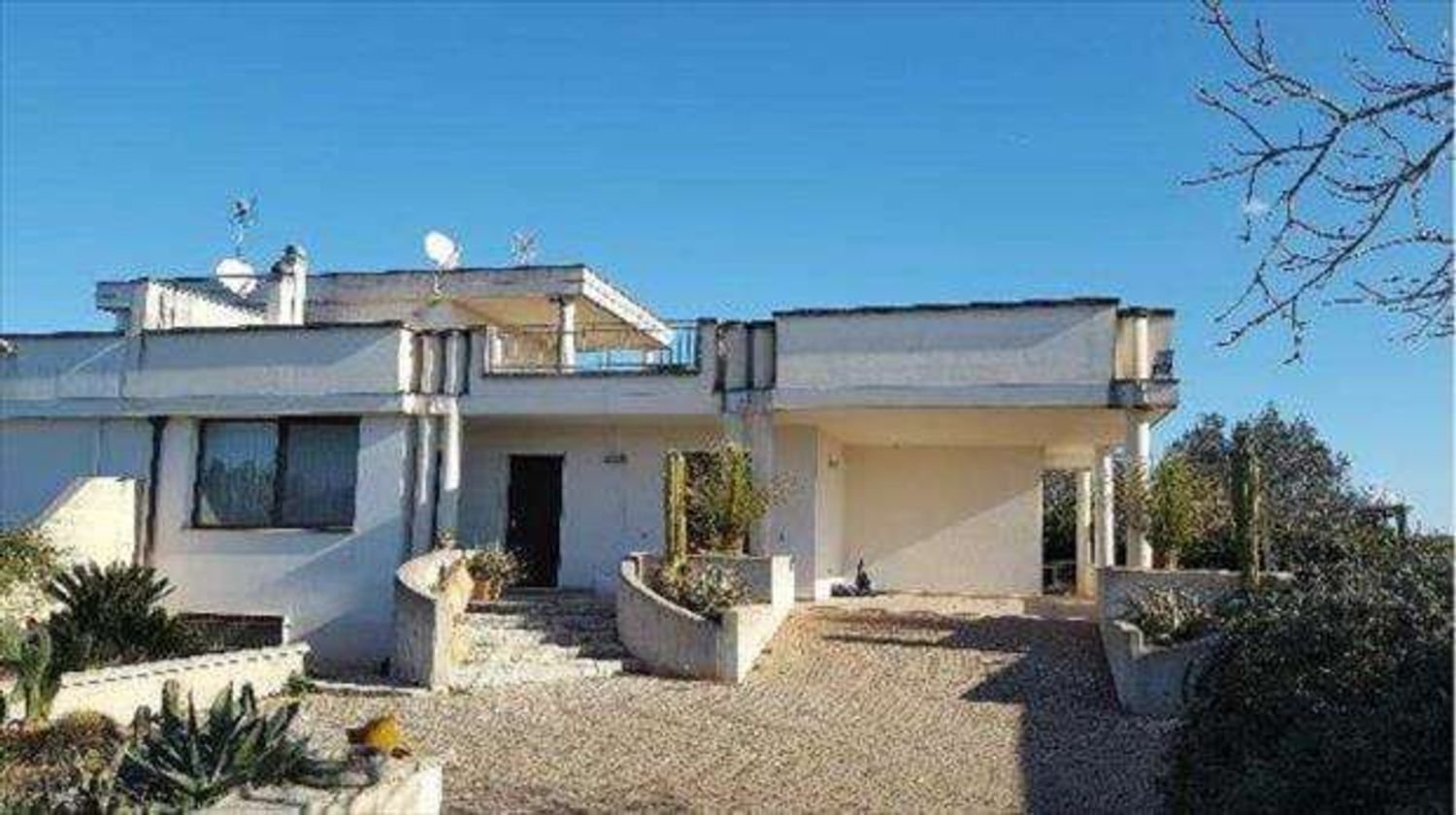 12 rooms House in Corigliano d'Otranto, Italy No. 215395