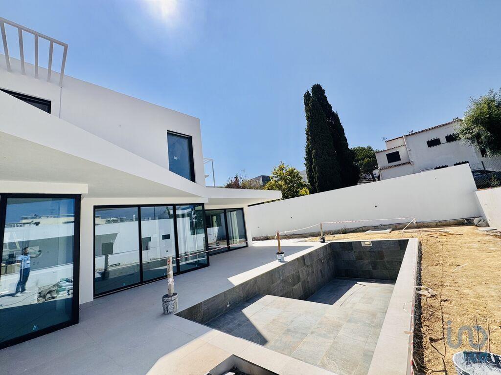 4 bedrooms Villa in Sesimbra, Portugal No. 251699