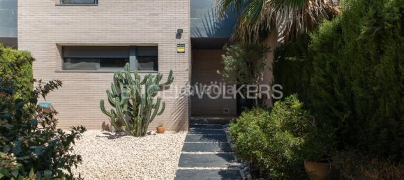 5 bedrooms House in Premia De Mar, Spain No. 135692 4