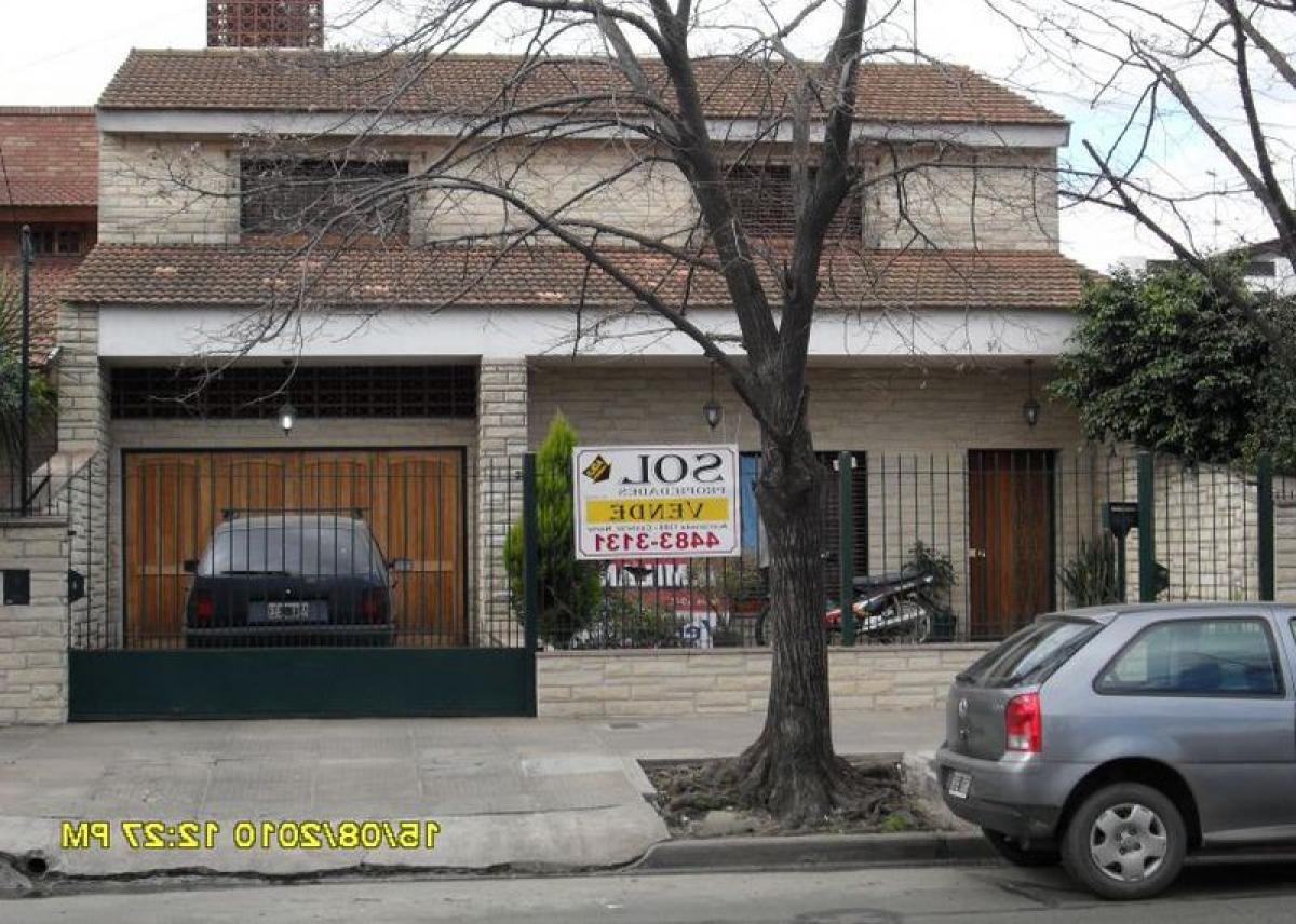 3 bedrooms House in Moron, Argentina No. 84441