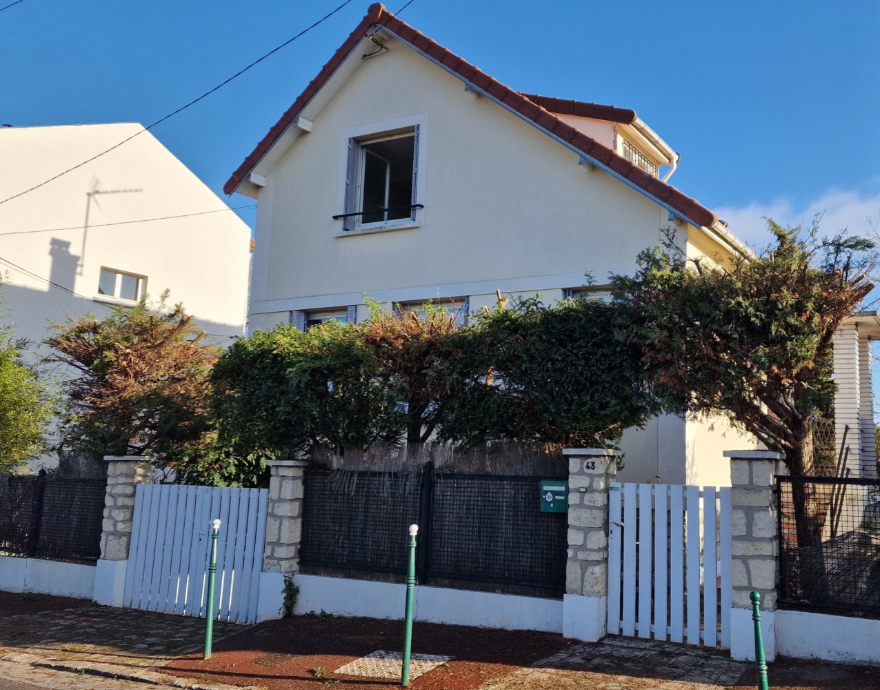 Casa de 3 dormitorios en Rueil-Malmaison, France No. 140135