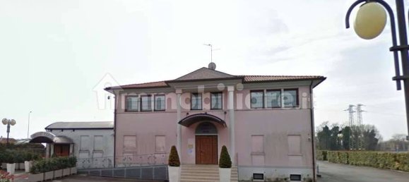 Здание с 1 комнатой в Порденоне, Италия № 295866 2