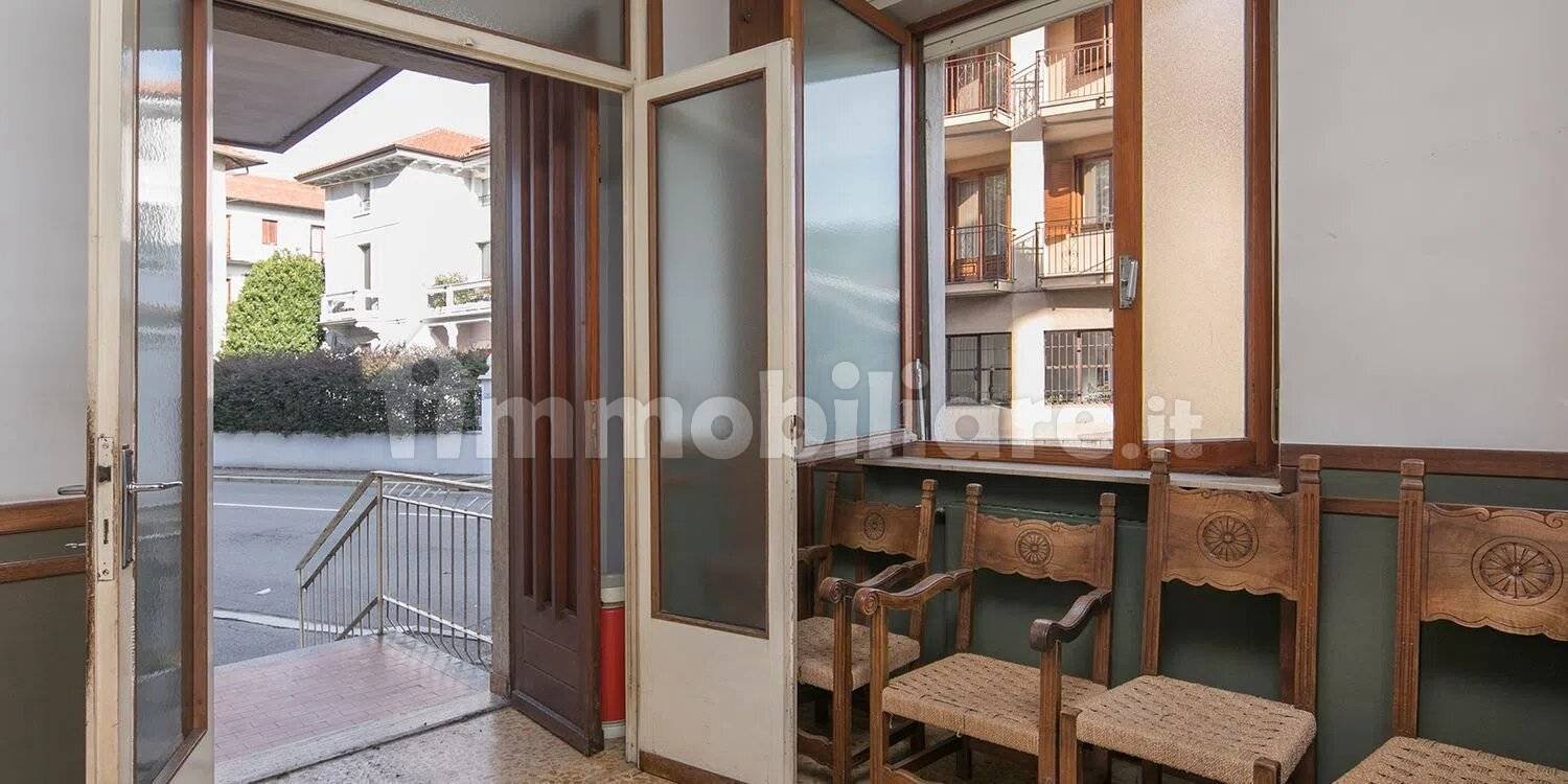 Oficina en Romagnano Sesia, Italy 61 m² No. 210973