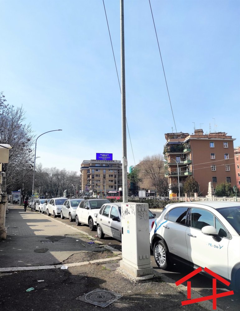 35m² Commercial property in Rome, Italy No. 97539