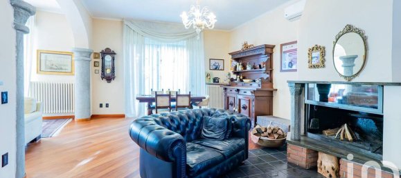 4 bedrooms Villa in Veduggio con Colzano, Italy No. 194778 4