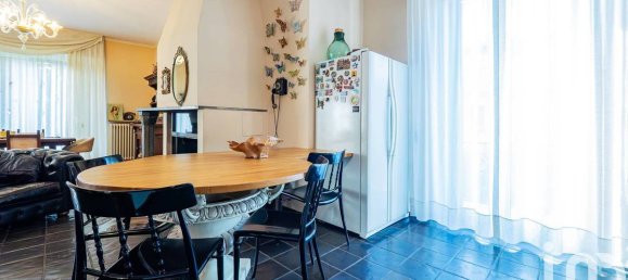 4 bedrooms Villa in Veduggio con Colzano, Italy No. 194778 9