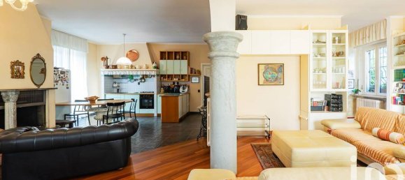 4 bedrooms Villa in Veduggio con Colzano, Italy No. 194778 14