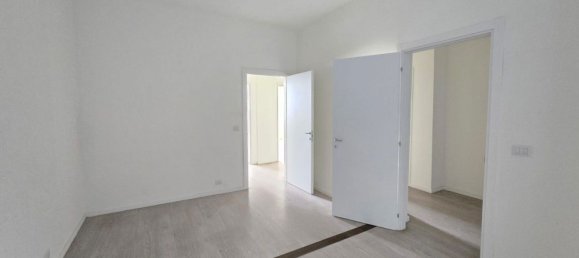 Oficina en Catania, Italy 84 m² No. 381345 2