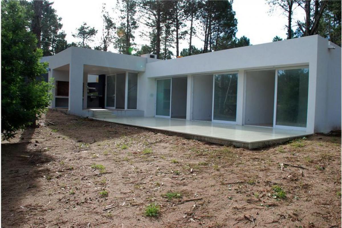 3 bedrooms House in Mar del Plata, Argentina No. 84432