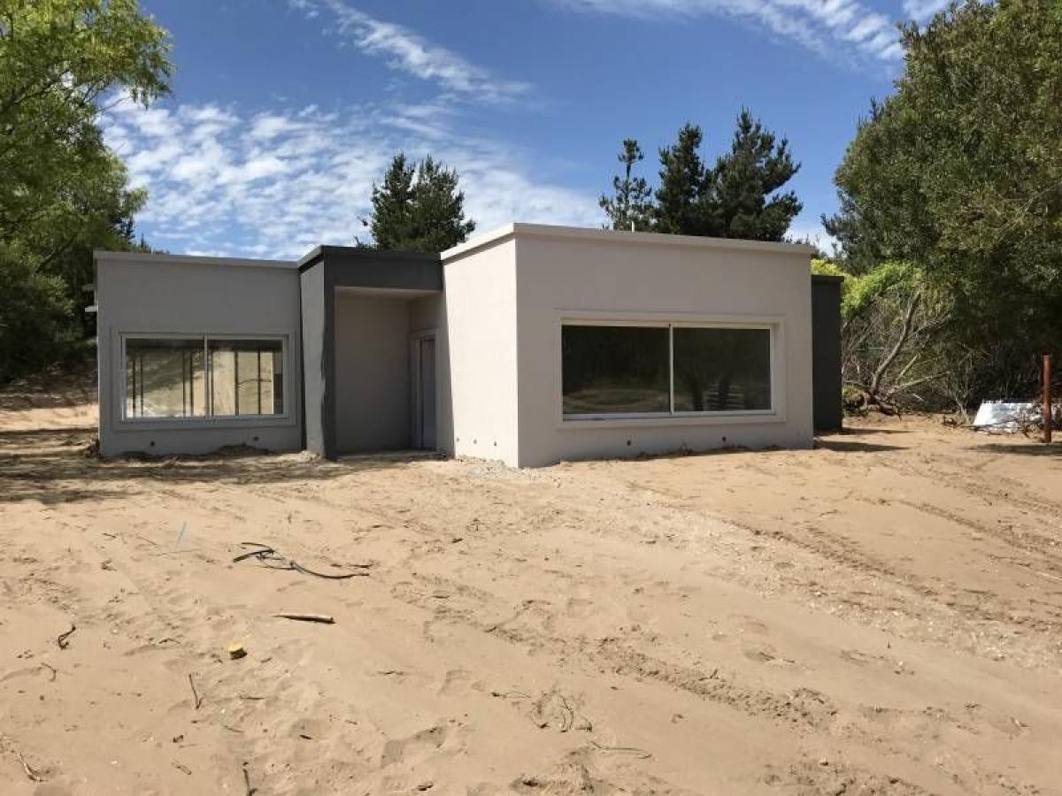 3 bedrooms House in Mar del Plata, Argentina No. 101269