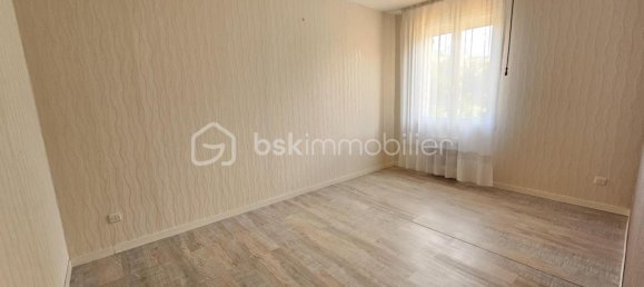 3 bedrooms House in Saint-Pierre-les-Elbeuf, France No. 322427 9