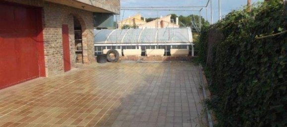 4 bedrooms House in Coma-Ruga, Spain No. 348 3