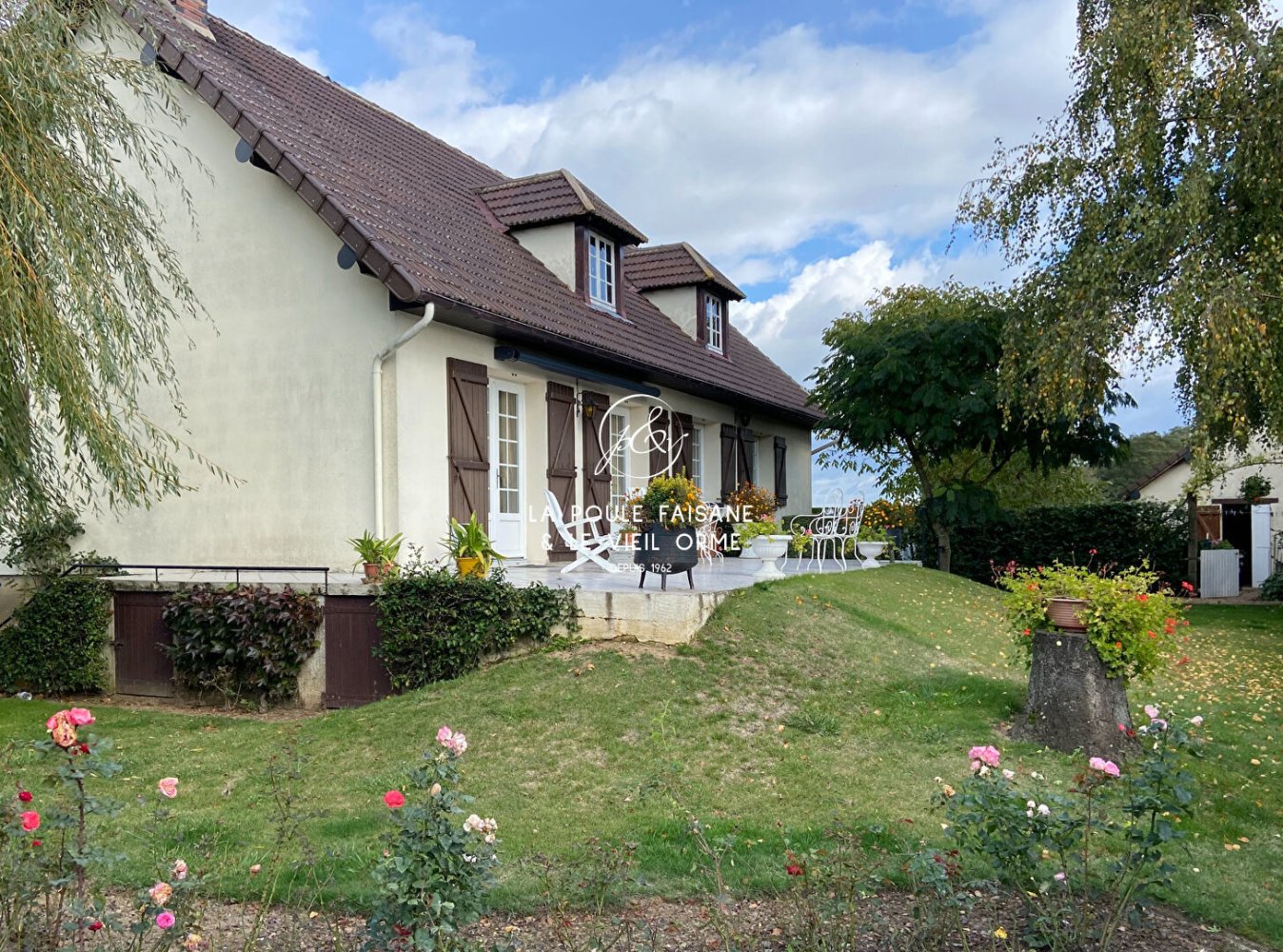 Casa de 5 dormitorios en Charge, France No. 86133