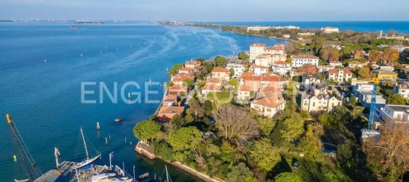 2 bedrooms Apartment in Venice, Italy No. 131920 2