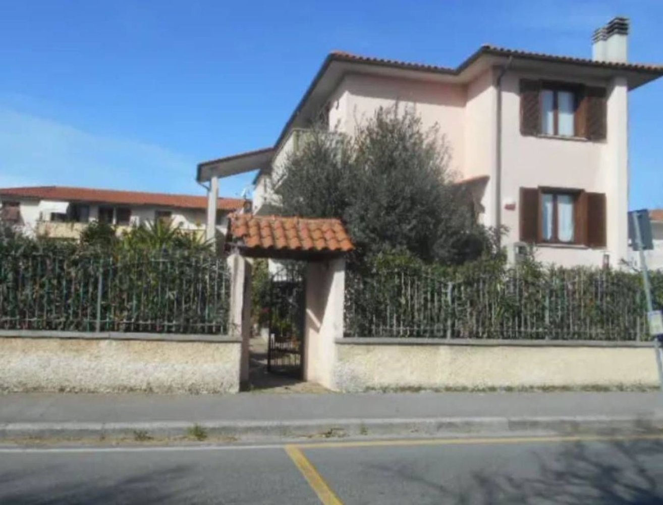 4 rooms Apartment in Rosignano Marittimo, Italy No. 40007