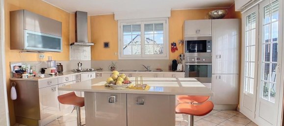 6 bedrooms Villa in Saint-Pierre-du-Perray, France No. 186887 2