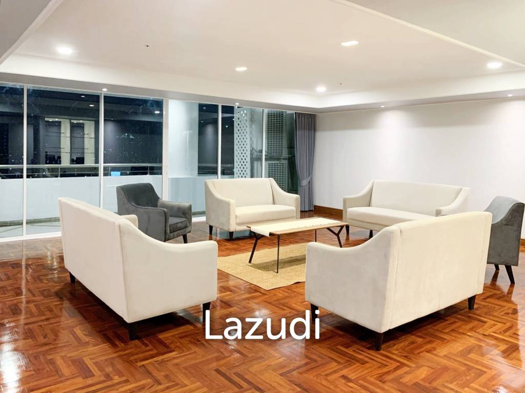 3 bedrooms Condo in Bangkok, Thailand No. 13971