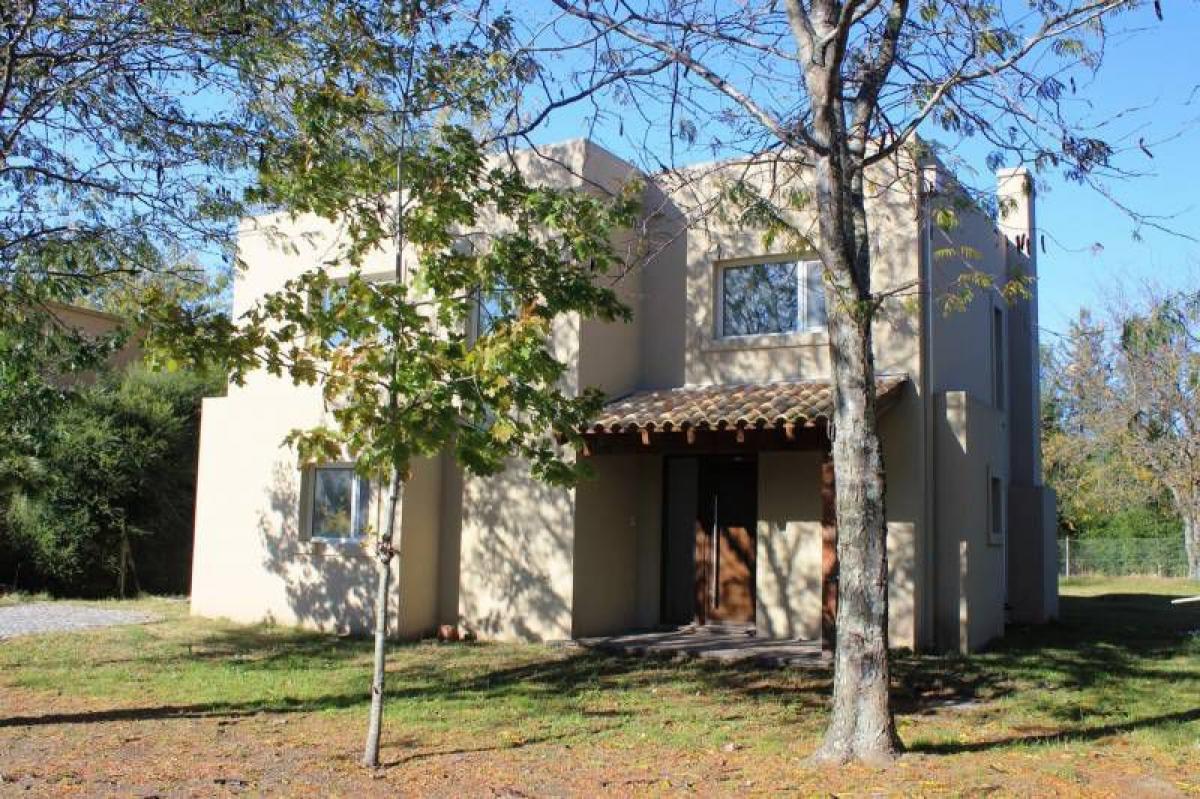 4 bedrooms House in Berazategui, Argentina No. 83798