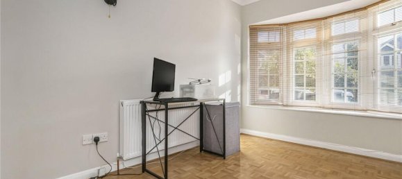 4 bedrooms House in Cockfosters, United Kingdom No. 6614 15