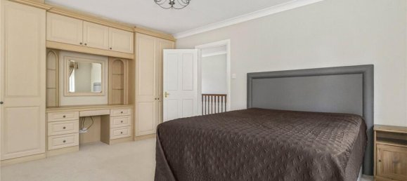 4 bedrooms House in Cockfosters, United Kingdom No. 6614 16