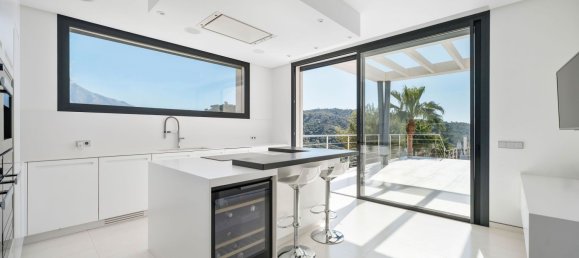 4 bedrooms House in La Quinta, Spain No. 40564 12