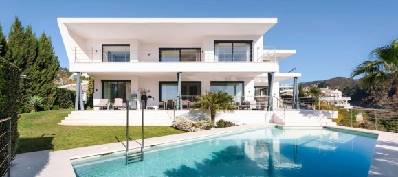 4 bedrooms House in La Quinta, Spain No. 40564 2