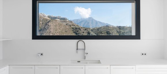 4 bedrooms House in La Quinta, Spain No. 40564 14