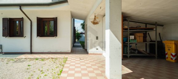 4 bedrooms Villa in Silea, Italy No. 266616 16