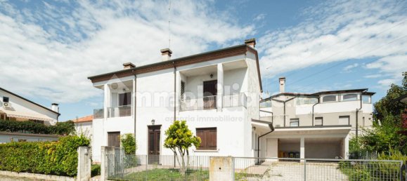 4 bedrooms Villa in Silea, Italy No. 266616 3
