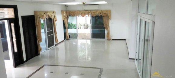 Café/restaurante de 5 dormitorios en Pattaya, Thailand No. 999 7