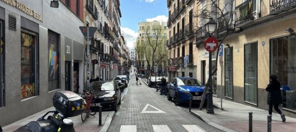 203m² Commercial property in Madrid, Spain No. 22302 4