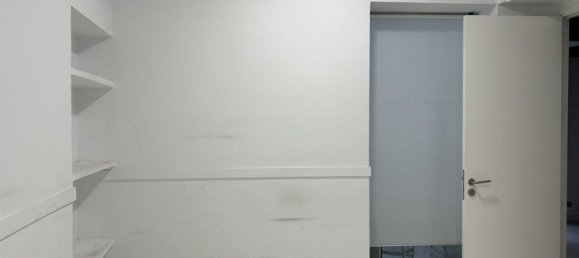 203m² Commercial property in Madrid, Spain No. 22302 32